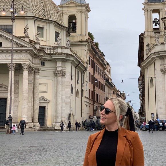 Meet your Posher, Andrea - Picture 1 of 1